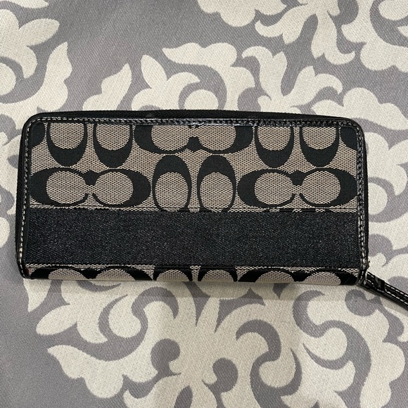 Coach Wallet - Picture 2 of 4